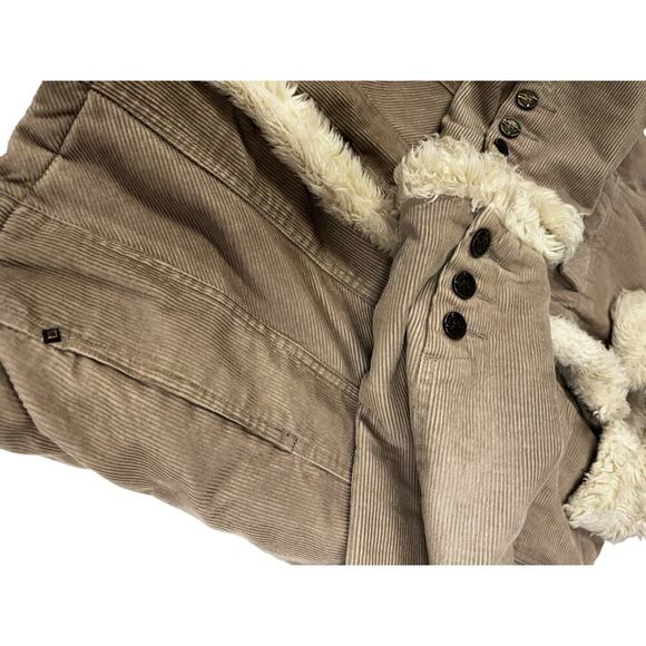 Black Rivet corduroy trucker jacket with a faux fur collar and trim
Size L - Picture 7 of 16